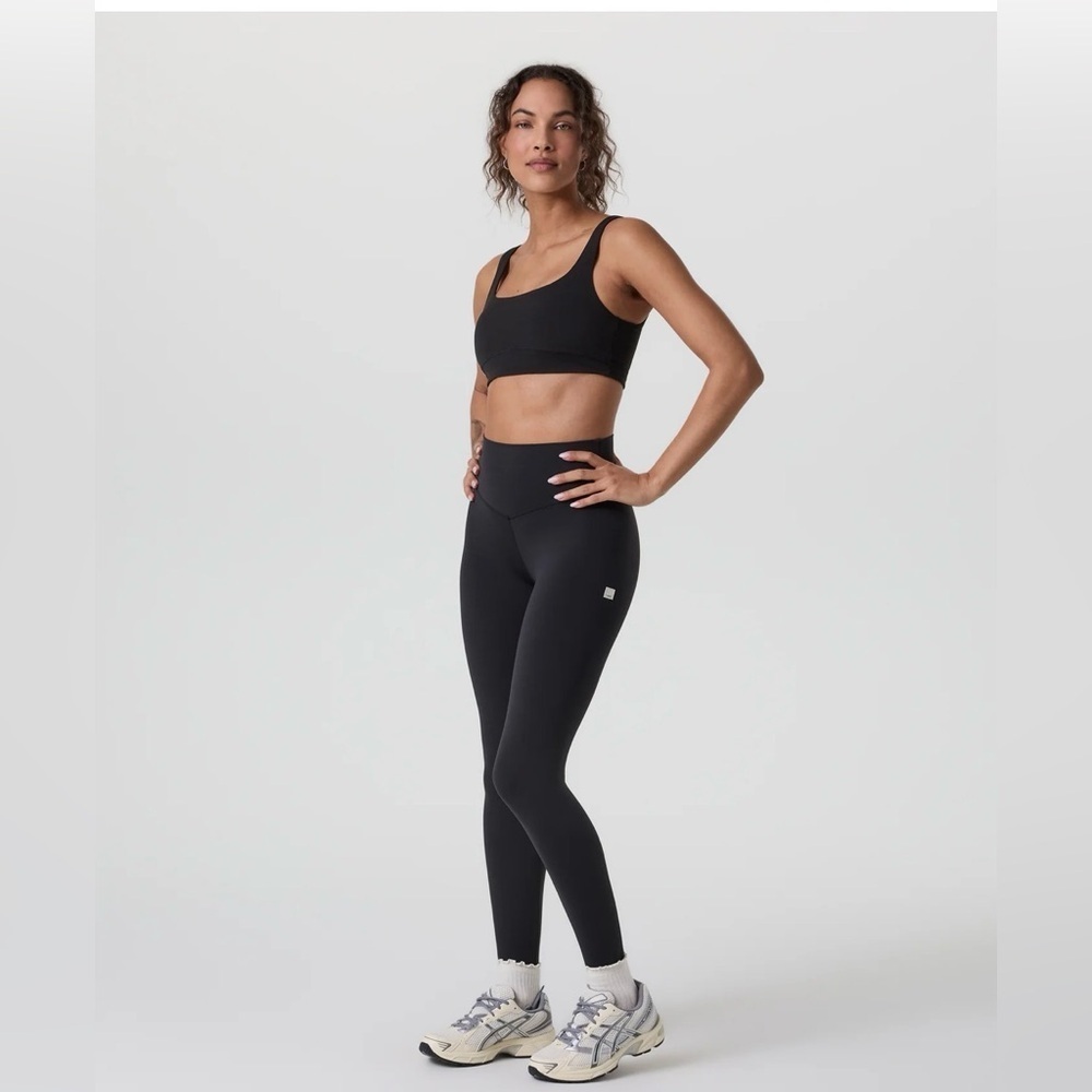 Vuori AllTheForm™ Bra in black - Picture 2 of 5